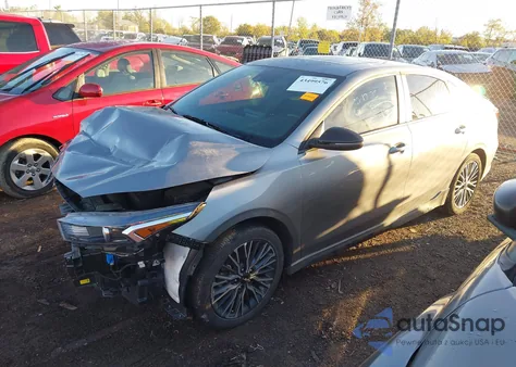 2024 Kia Forte Gt-Line z USA, uszkodzony, nr VIN 3KPF54ADXRE806887